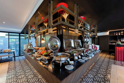 Daily buffet breakfast for a fee