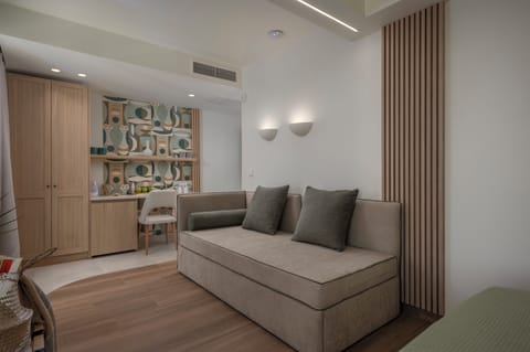 Comfort Room, Sea View | Living area | 40-inch flat-screen TV with cable channels