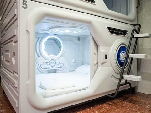 Cozy Single Capsule Bed | Free WiFi, bed sheets