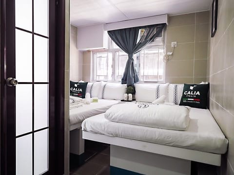 Premium bedding, in-room safe, free WiFi