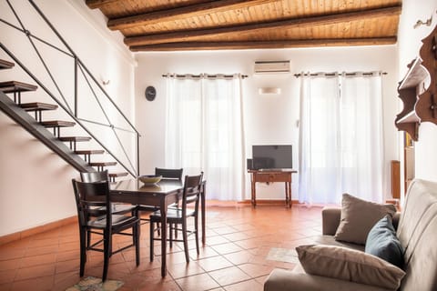 Apartment, Balcony | In-room dining