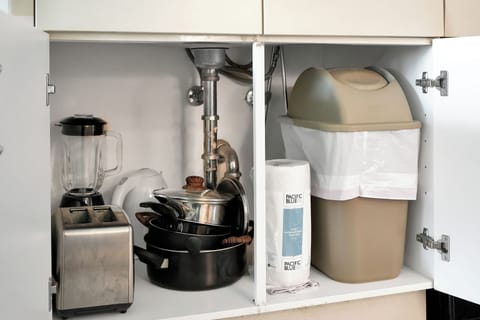 Comfort Condo, Multiple Beds, Private Bathroom | Private kitchen | Microwave, cookware/dishes/utensils