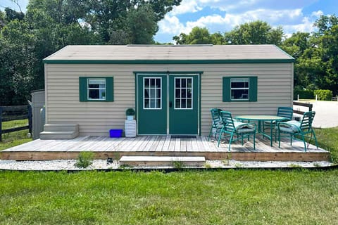 Ocala Vacation Rental | 1BR | 1BA | 340 Sq Ft | 3 Steps to Enter