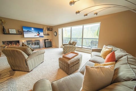 Bright, beautiful vacation condo at Saints John!