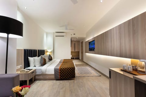 Family Quadruple Room | Desk, free WiFi, bed sheets