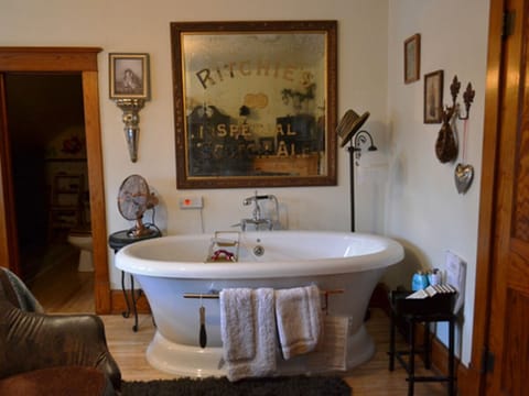 498f6ec8-79eb-49c2-889c-cbeb61e15bb2