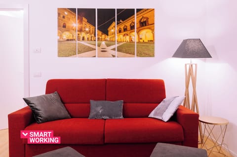 Apartment | Living area | 35-cm flat-screen TV with digital channels