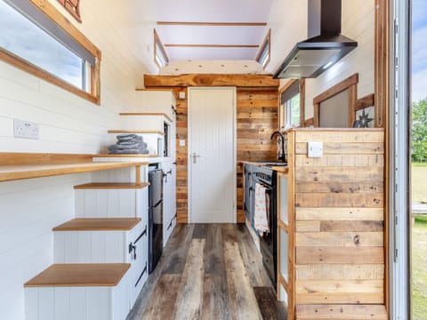 Open plan living space | Hawthorns Glamping- Fox Tiny House - Hawthorns Glamping, Foxley, near Dereham