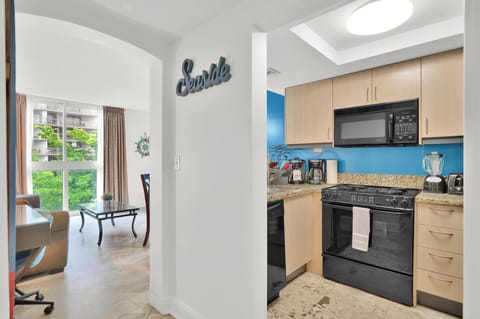 Comfort Condo, 1 King Bed with Sofa bed, Private Bathroom | 1 bedroom, iron/ironing board, free WiFi