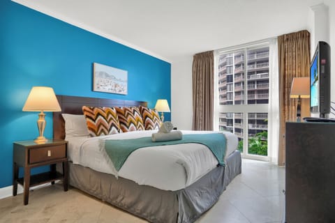 Comfort Condo, 1 King Bed with Sofa bed, Private Bathroom | 1 bedroom, iron/ironing board, free WiFi