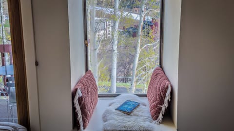 [2nd Floor Bedroom] Bring a book and sit in the reading nook area