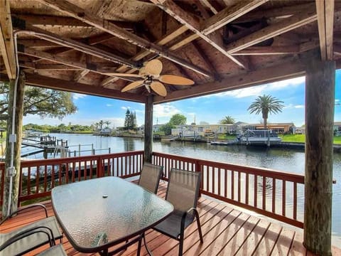 Comfort Duplex, 2 Bedrooms, Lakeside | Terrace/patio