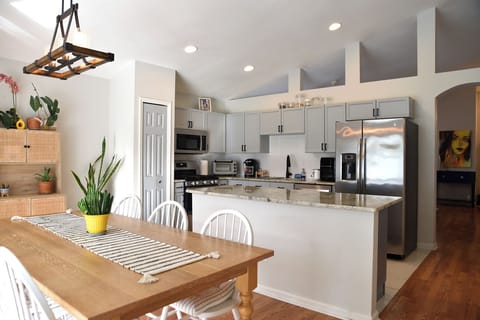 Family House, 3 Bedrooms, Private Pool | Private kitchen