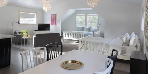 Fieldstone Guesthouse | Dining room