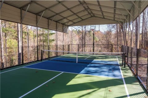 Sports lovers’ paradise with tennis and basketball courts.

