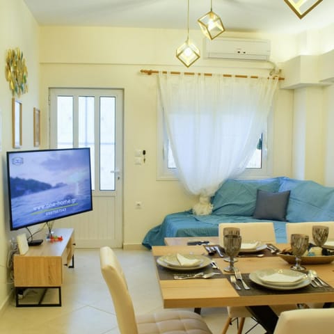 House | 2 bedrooms, desk