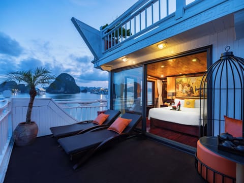Presidential Suite with Terrace and Bathtub | Beach/ocean view