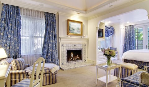 Premium Room, 1 Queen Bed, Fireplace | Premium bedding, down comforters, memory foam beds