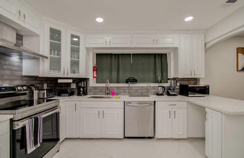 With a large functional kitchen and beautiful white quartz countertops, this fully equipped kitchen has everything you need to fulfill all your cooking needs and more!