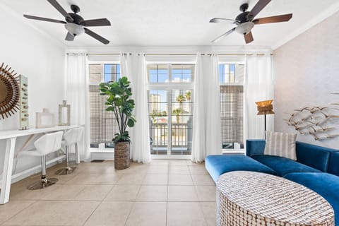 House, Partial Sea View | Living area | 65-inch Smart TV with digital channels, Netflix, Hulu