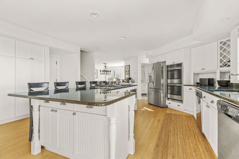The Chef's Kitchen has all high-end appliances. Delicious vacay meals? Mm-hmm.
