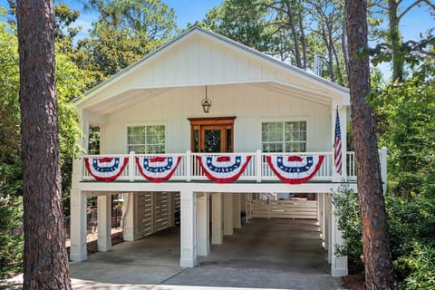 Grayton Time Exterior
