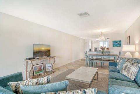 Look Through - Living Area - Front Entrance