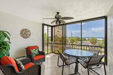 Lanai Views - Views of the Gulf of Mexico and Siesta Key Beach from your 3rd floor lanai.