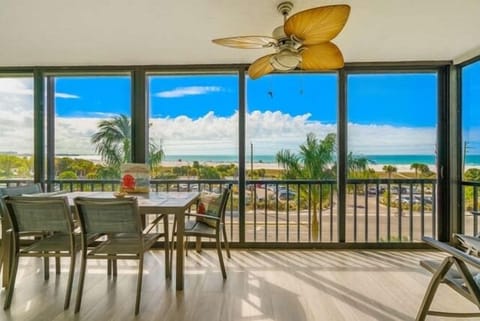 Lanai View - Dining for 6 on the lanai