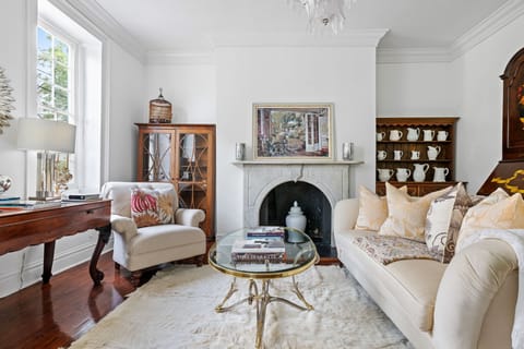 The Mary Scott Suite In the Heart of Charleston