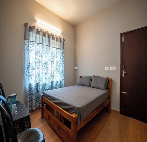 Double Room | Premium bedding, desk, WiFi (free), bed sheets