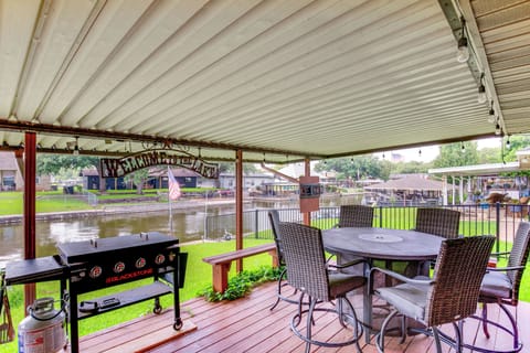 Granbury Vacation Rental | 3BR | 2BA | 1,600 Sq Ft | Stairs Required