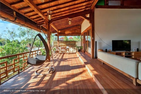 Luxury Villa | Balcony