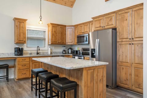 Main level Kitchen with Breakfast Bar - seats 3