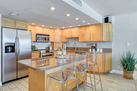 The fully stocked kitchen has everything you need to prepare your favorite meals!