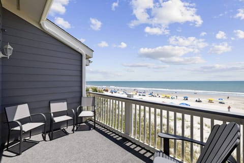 Spacious Deck with Beach & Ocean Views!