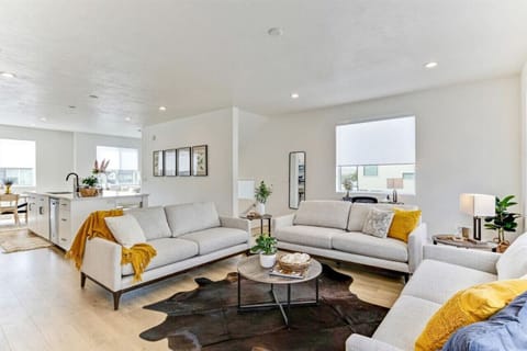 Living room with soft seating and open layout ideal for groups or families.