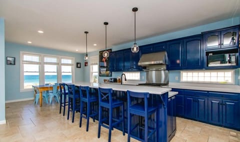 Kitchen with Eat-In Seating