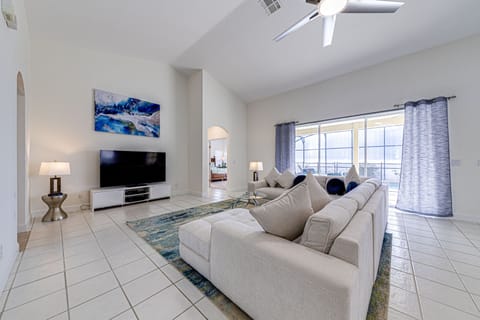 House, 4 Bedrooms | Living area