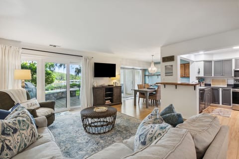 Spacious Living Area with Stunning Lakefront Views, Plenty of Comfortable Seating and Flat Screen TV