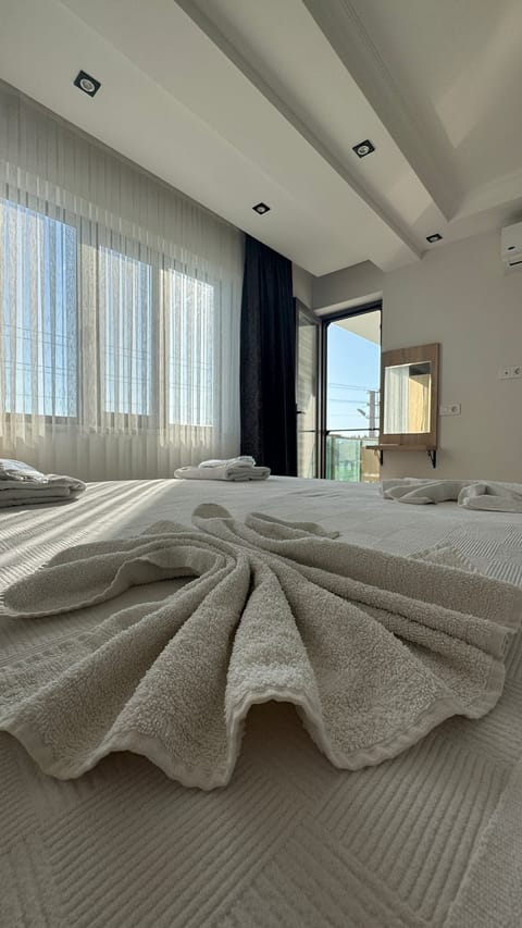 Family Room, Courtyard View | Egyptian cotton sheets, premium bedding, down comforters, desk