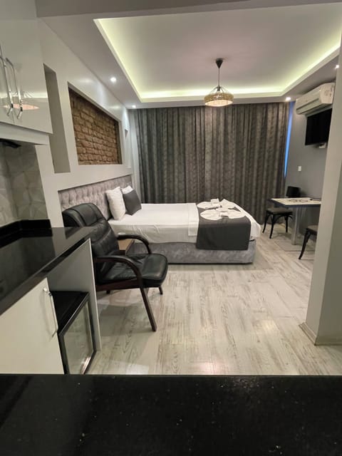 Deluxe Apartment | Egyptian cotton sheets, premium bedding, blackout drapes, soundproofing