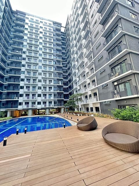 2 outdoor pools