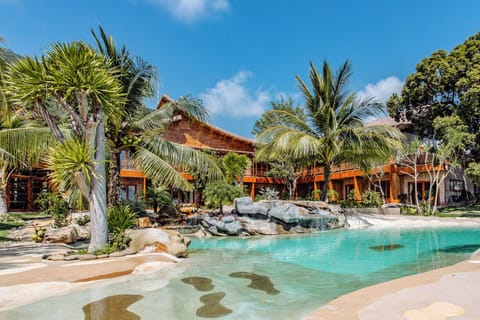 2 outdoor pools