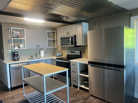 Well equipped and recently updated kitchen 