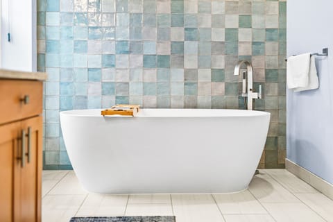 Experience serene relaxation in this spa-inspired soaking tub. 