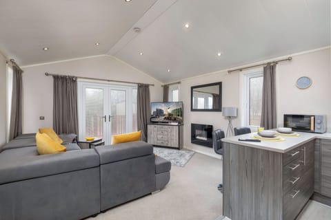 Cabin, Garden View | Living area | Flat-screen TV