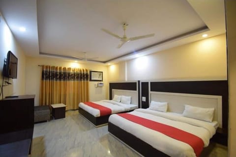 Family Room | Individually furnished, desk, laptop workspace, free WiFi