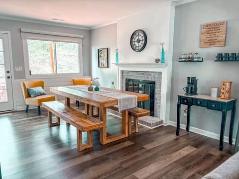 Dining room with bench seating for 6