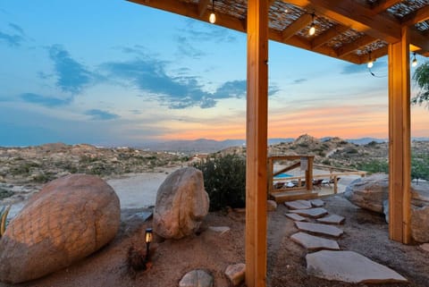 Sunsets, boulders, and wide open desert skies.Sunsets, boulders, and wide open desert skies. This is your view every single evening.